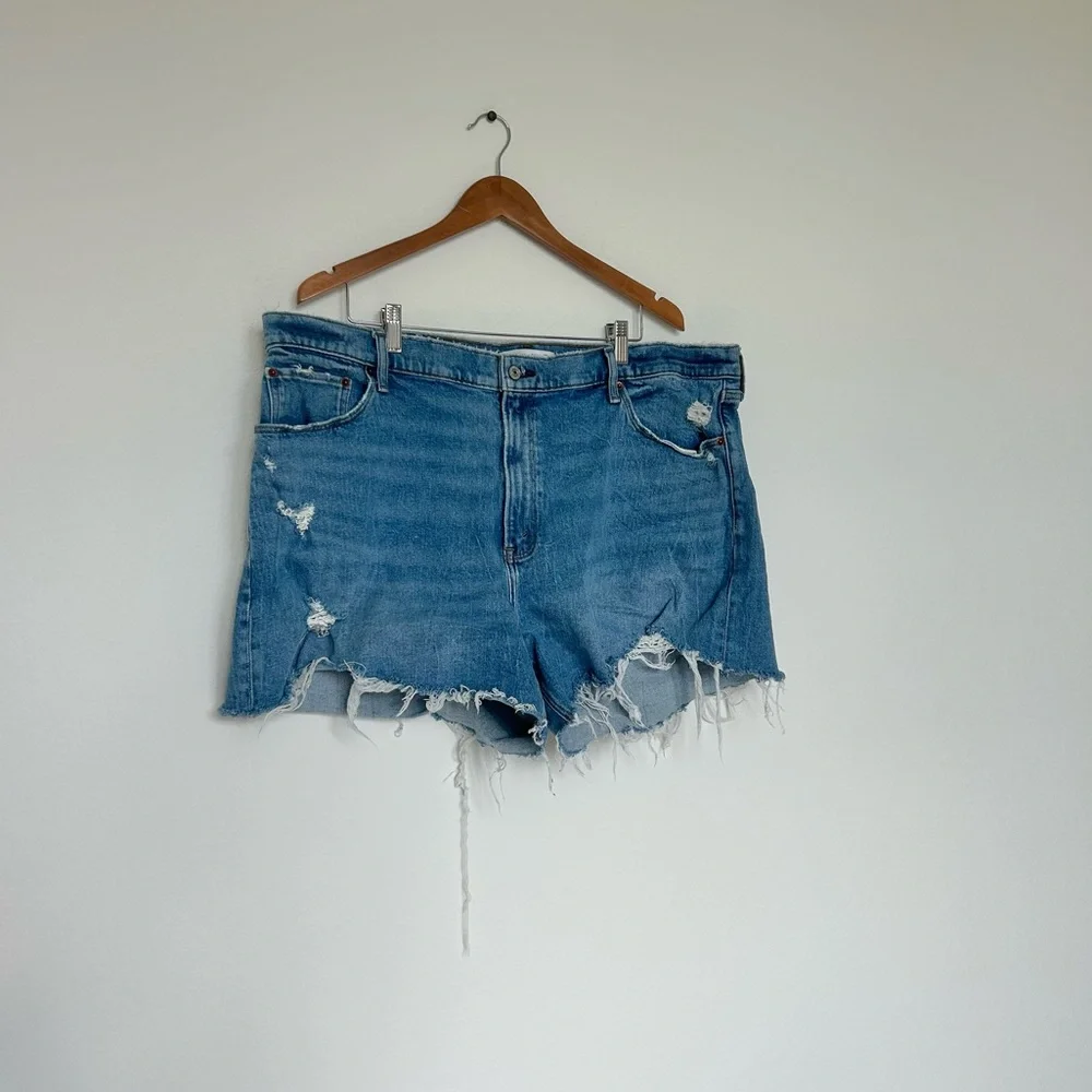 Abercrombie & Fitch The 4” High Rise Curve Love Mom Short